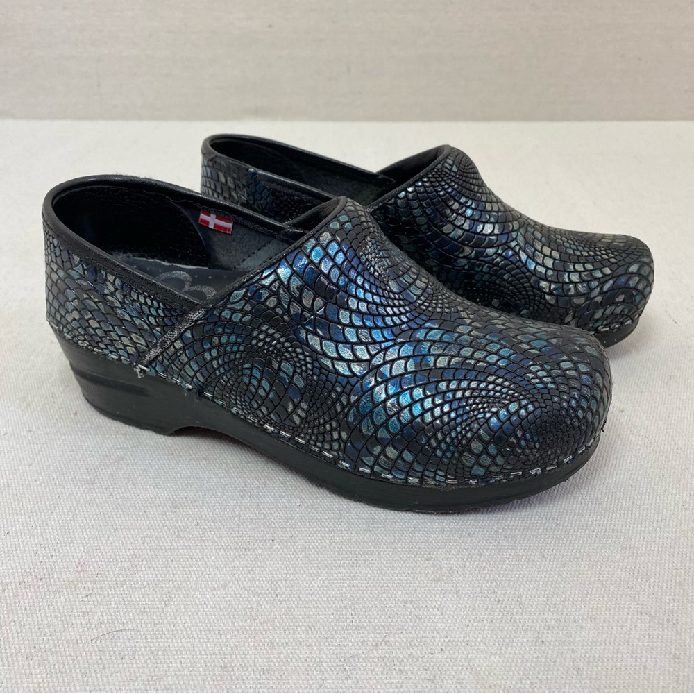 Sanita Original Prof. Pheobe Embossed Leather Nursing Clogs - Picture 3 of 9